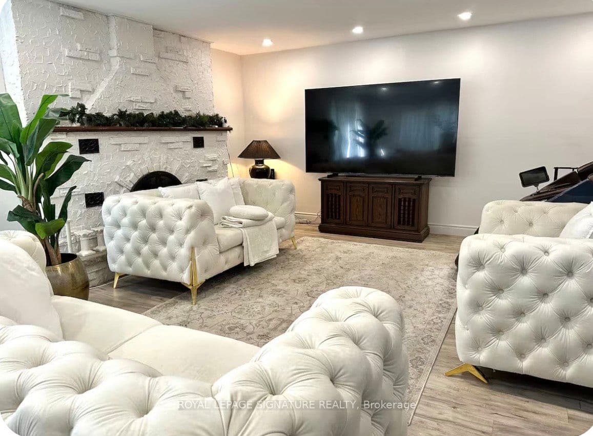 1119 Rebecca Street, Oakville, ON L6L 1Y6