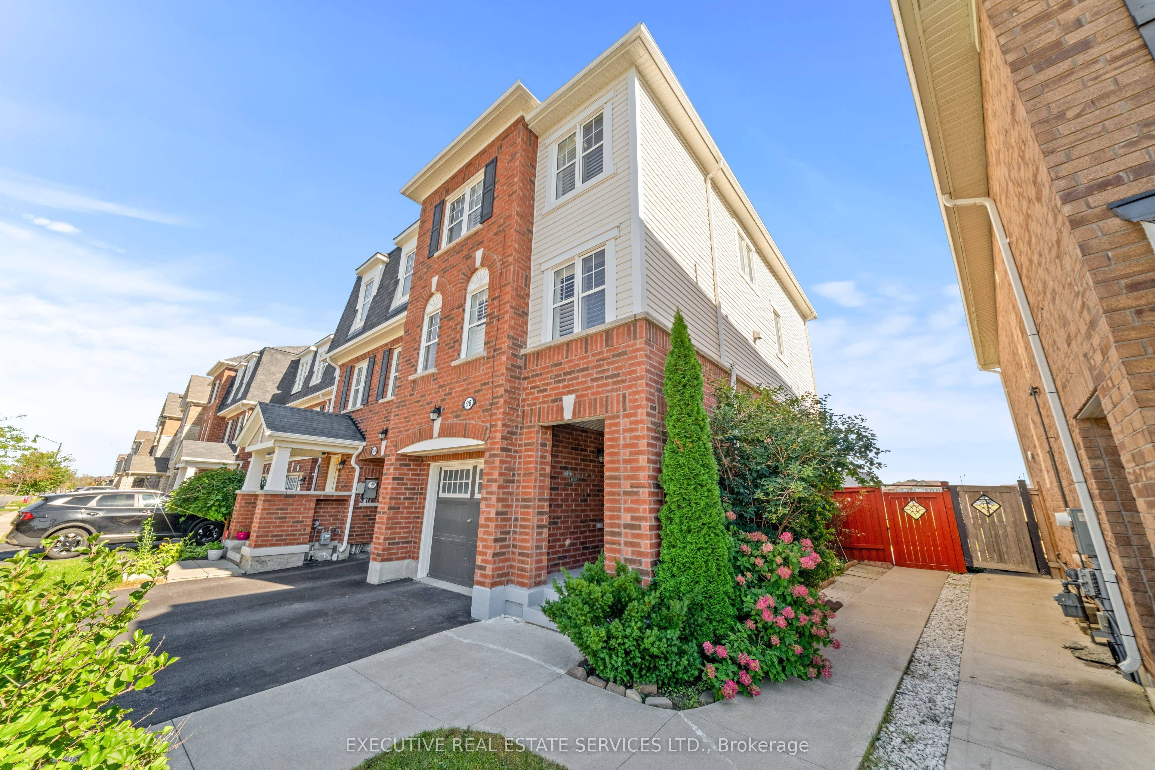 98 Bannister Crescent, Brampton, ON L7A 4H4