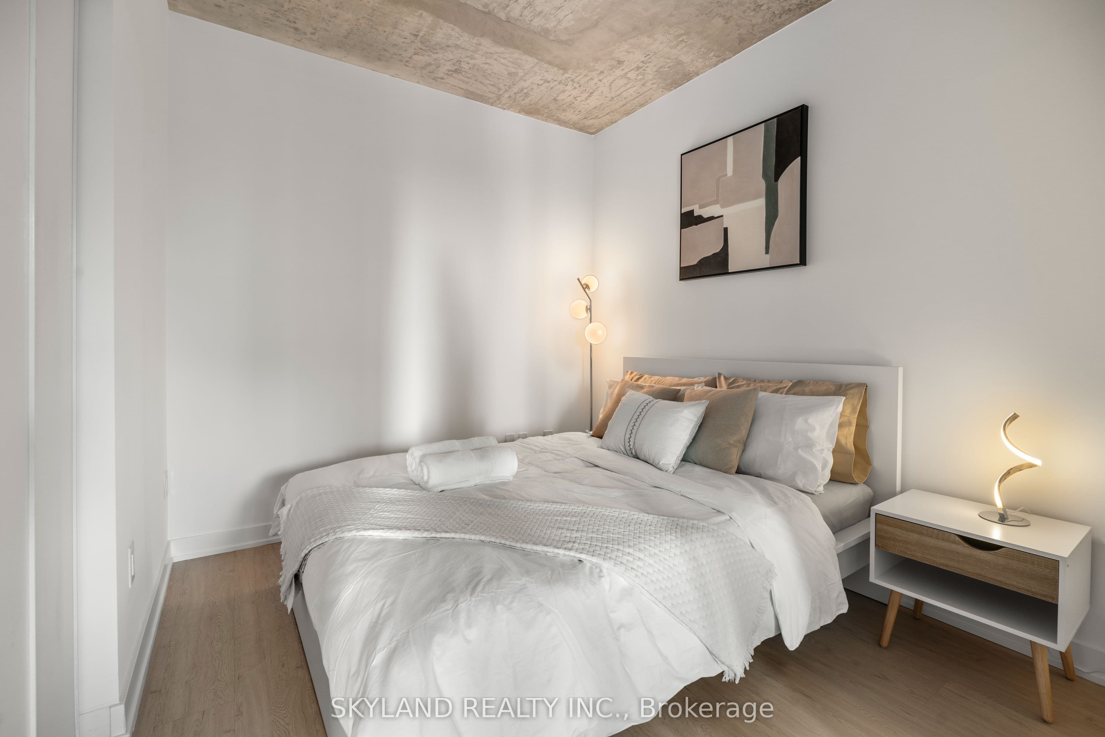 65 Mutual Street 2505, Toronto, ON M5B 2A9