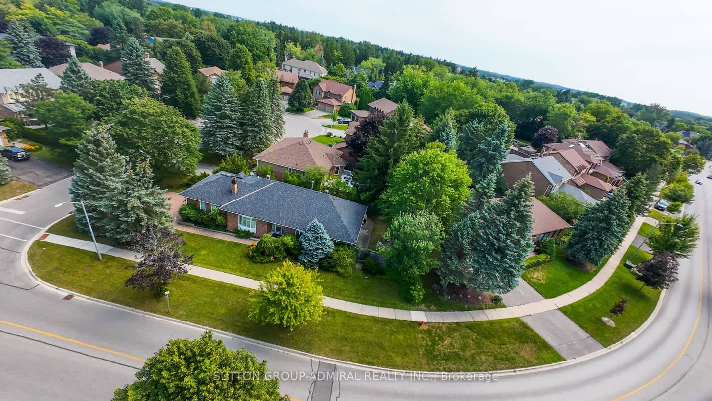 284 Murray Drive, Aurora, ON L4G 6B1