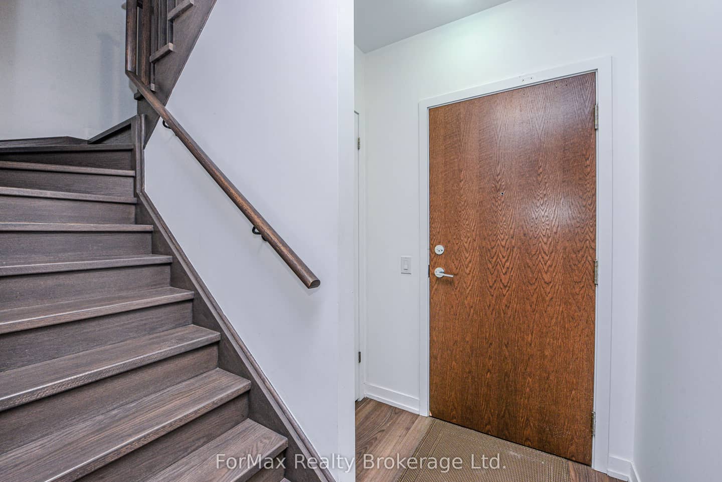 2560 Eglinton Avenue 103, Mississauga, ON L5M 0Y3
