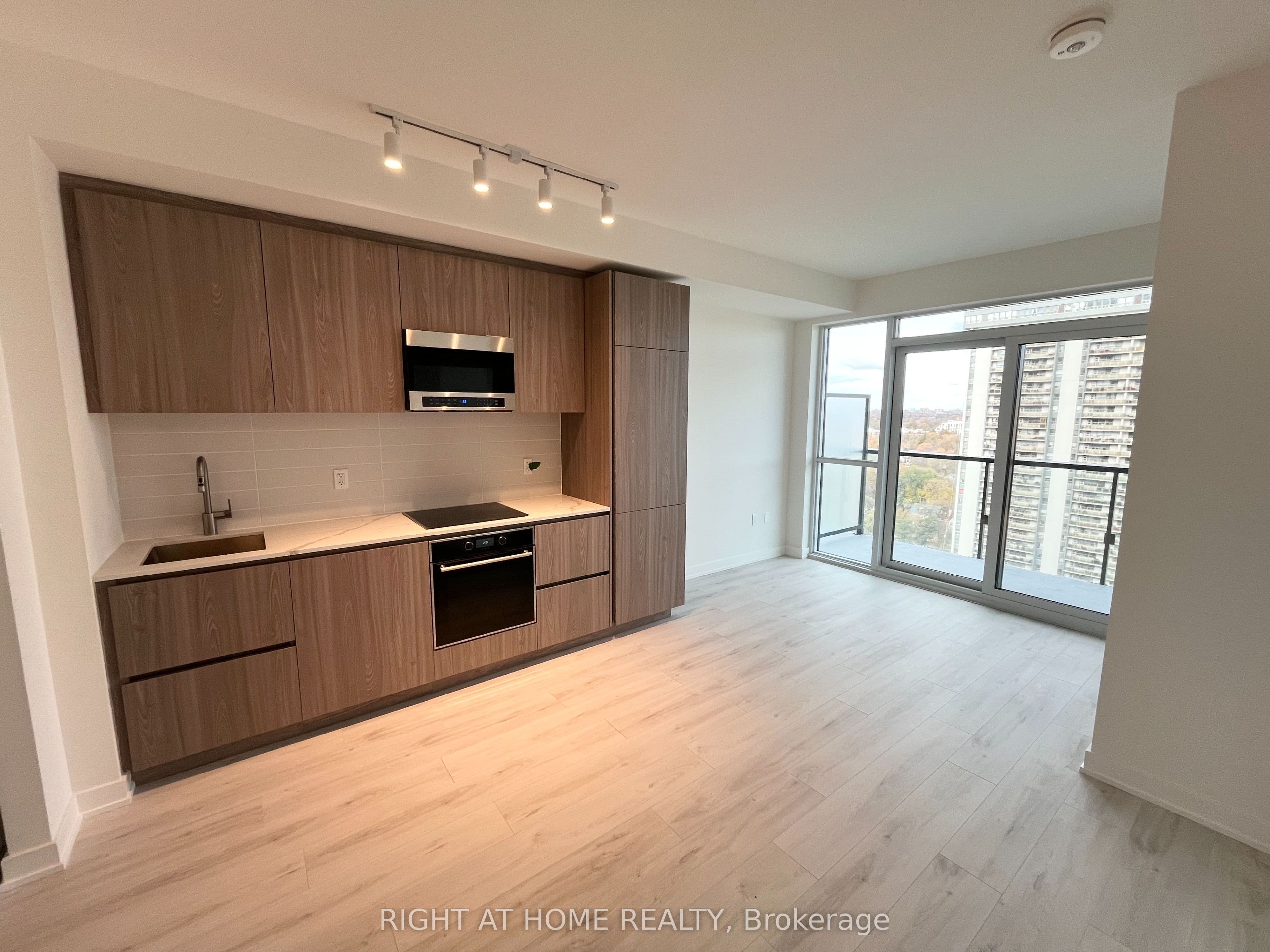 120 Broadway Avenue 1801N, Toronto, ON M4P 0E9