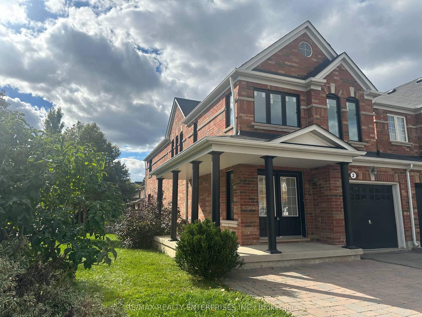 2 Summit Drive, Vaughan, ON L4H 0E8