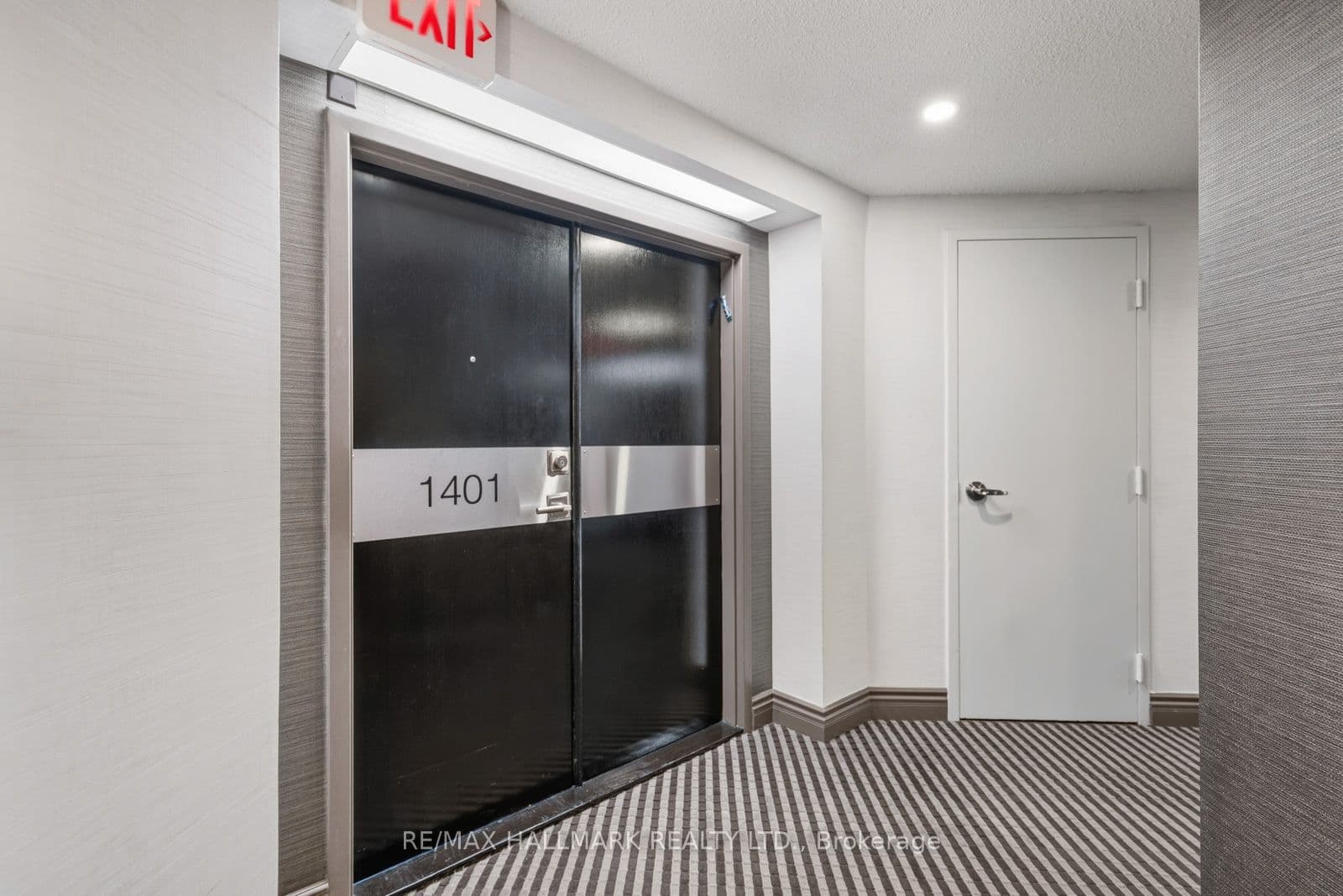 240 Heath Street W 1401, Toronto, ON M5P 3L5