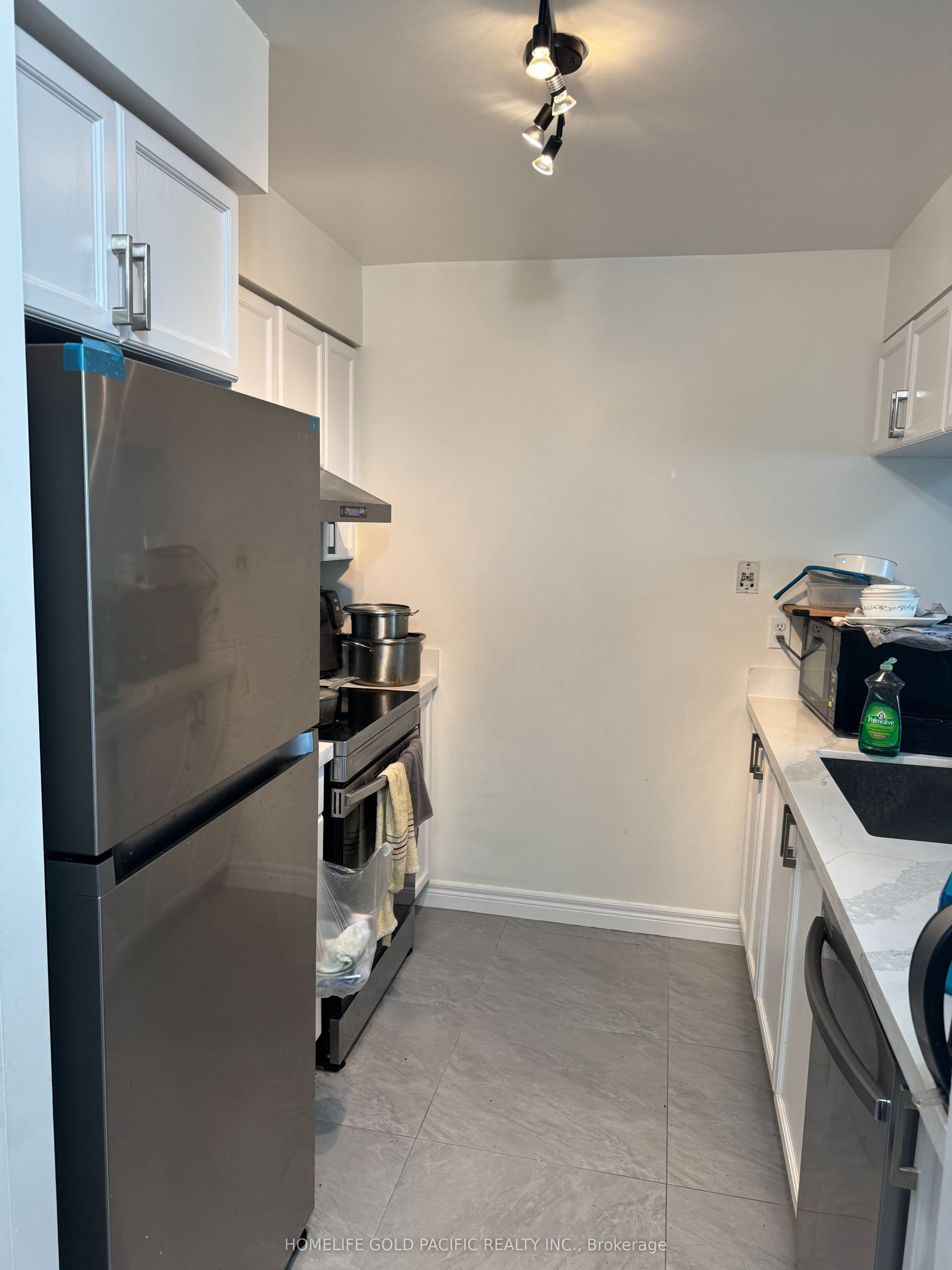 28 Empress Avenue 1716, Toronto, ON M2N 6Z7