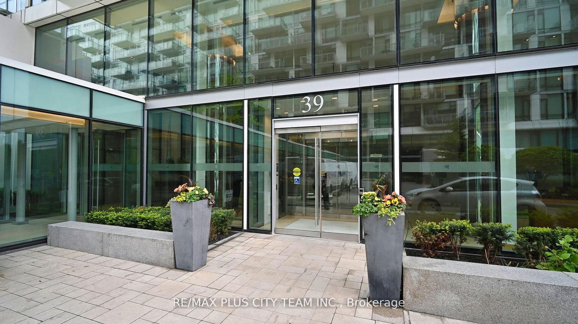 39 Queens Quay E 1305, Toronto, ON M5E 0A5