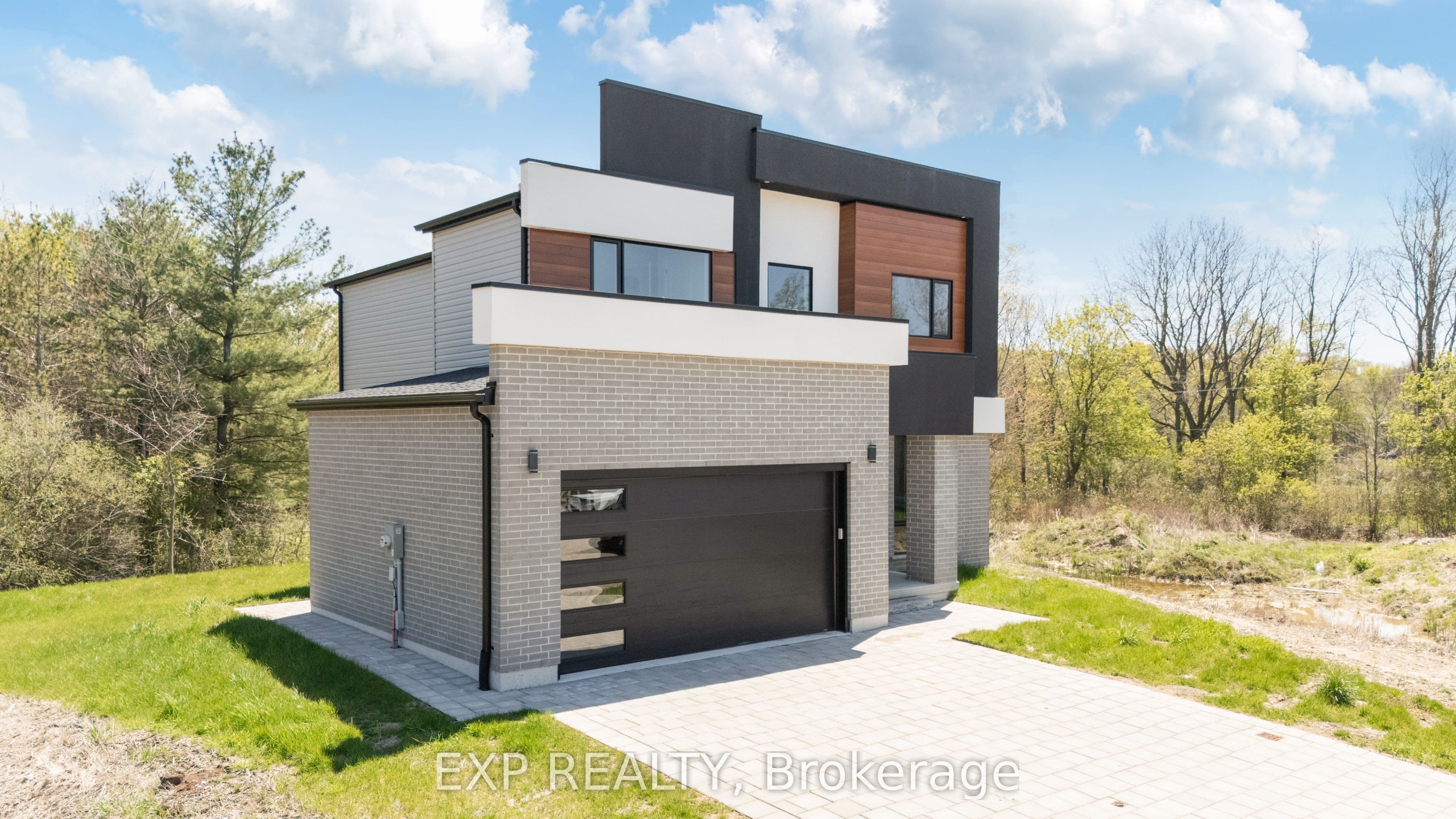 204 Merritt Court, North Middlesex, ON N0M 2K0