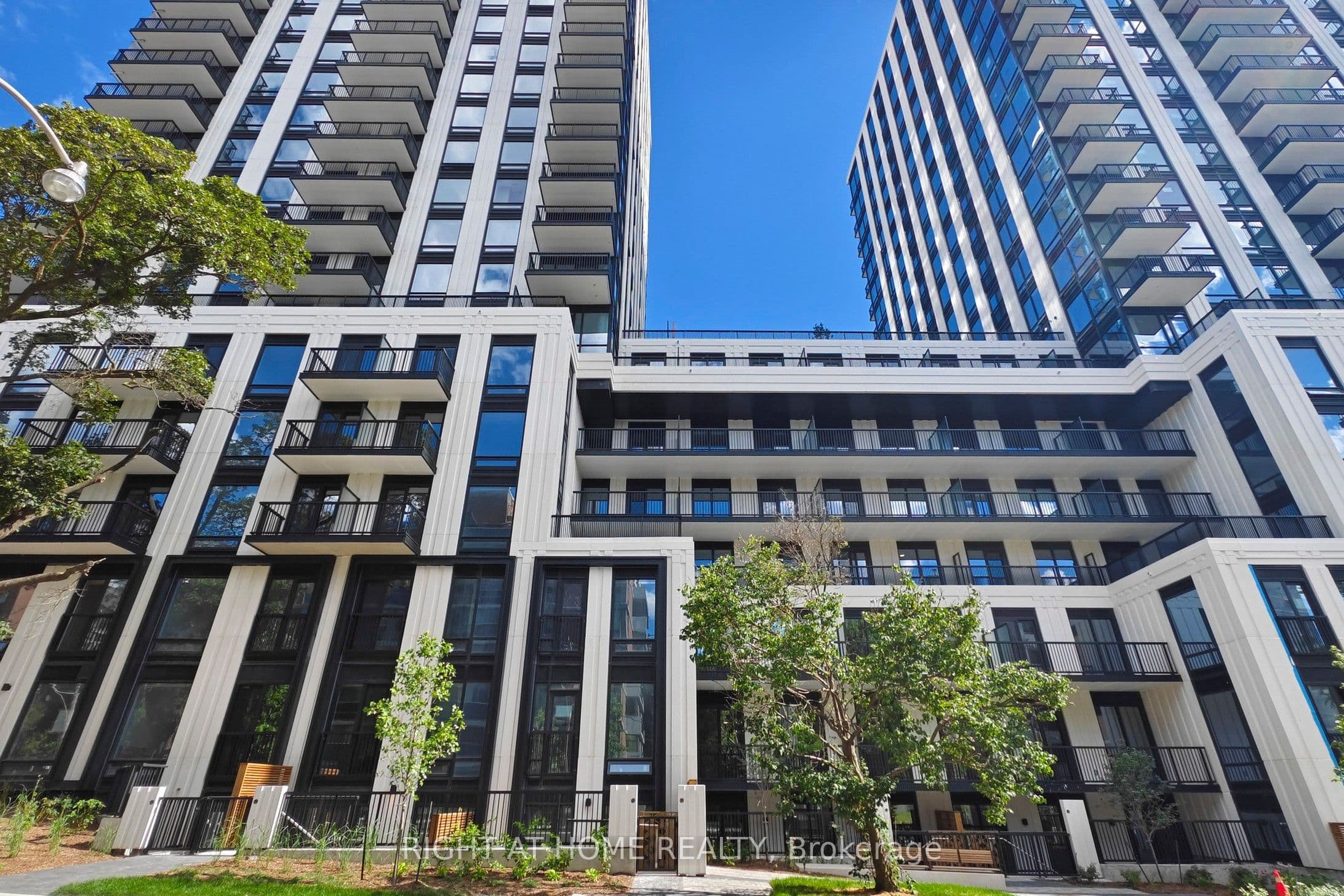 91 Montclair Avenue 837, Toronto, ON M5P 0B1