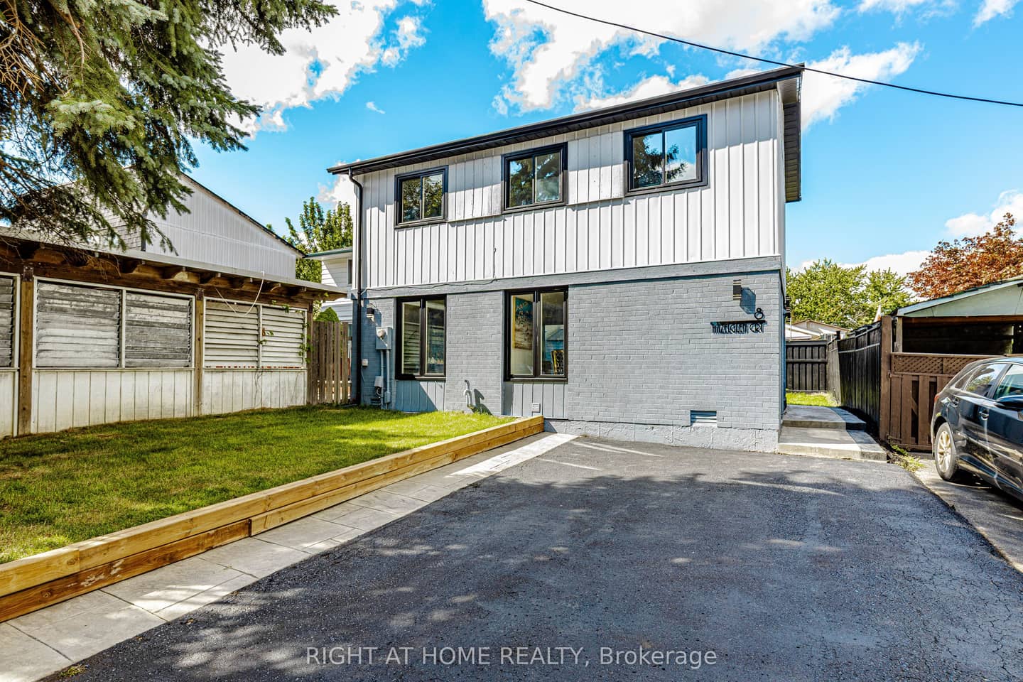 8 Hazelglen Court, Brampton, ON L6S 1N7