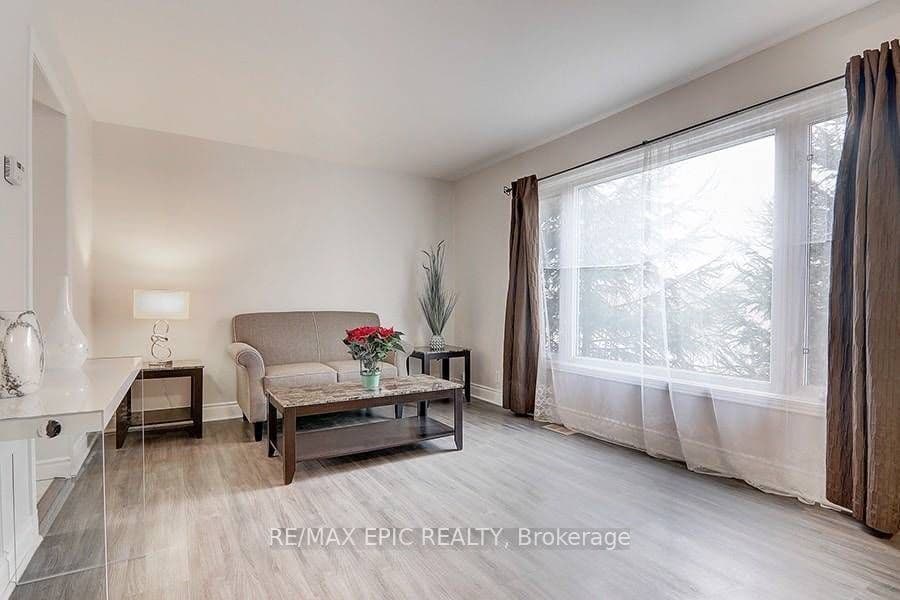 274 Taylor Mills Drive N, Richmond Hill, ON L4C 2T9