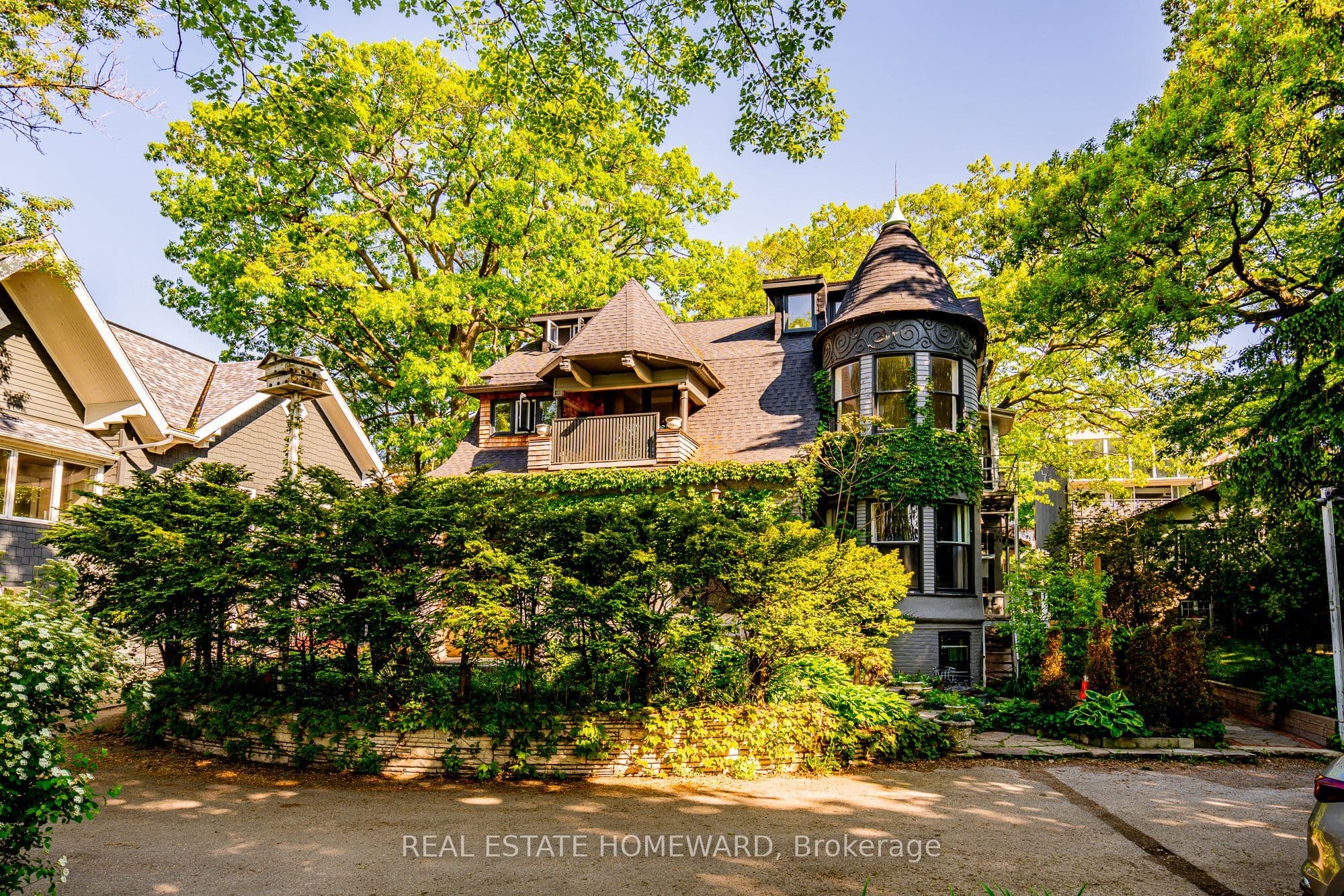 3025 Queen Street E, Toronto, ON M1N 1A5
