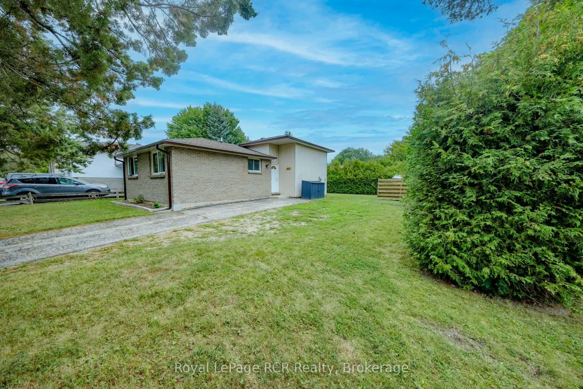 727 Johnston Crescent, Kincardine, ON N2Z 1S5