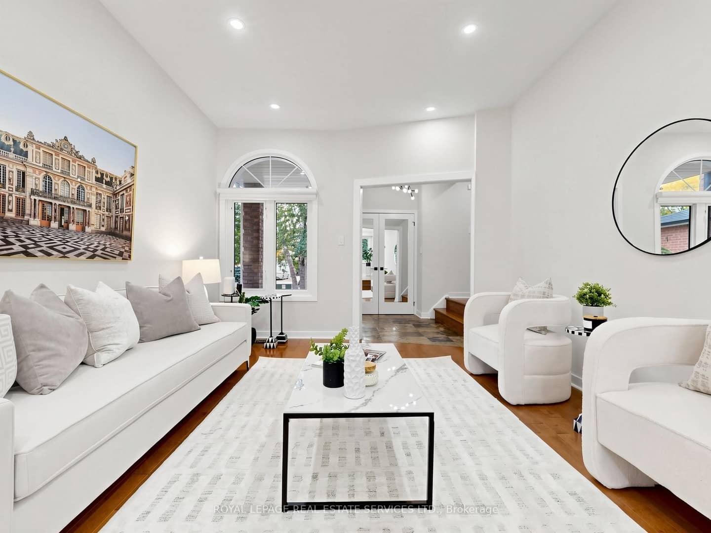 21 GLENMANOR Way, Vaughan, ON L4J 3A3