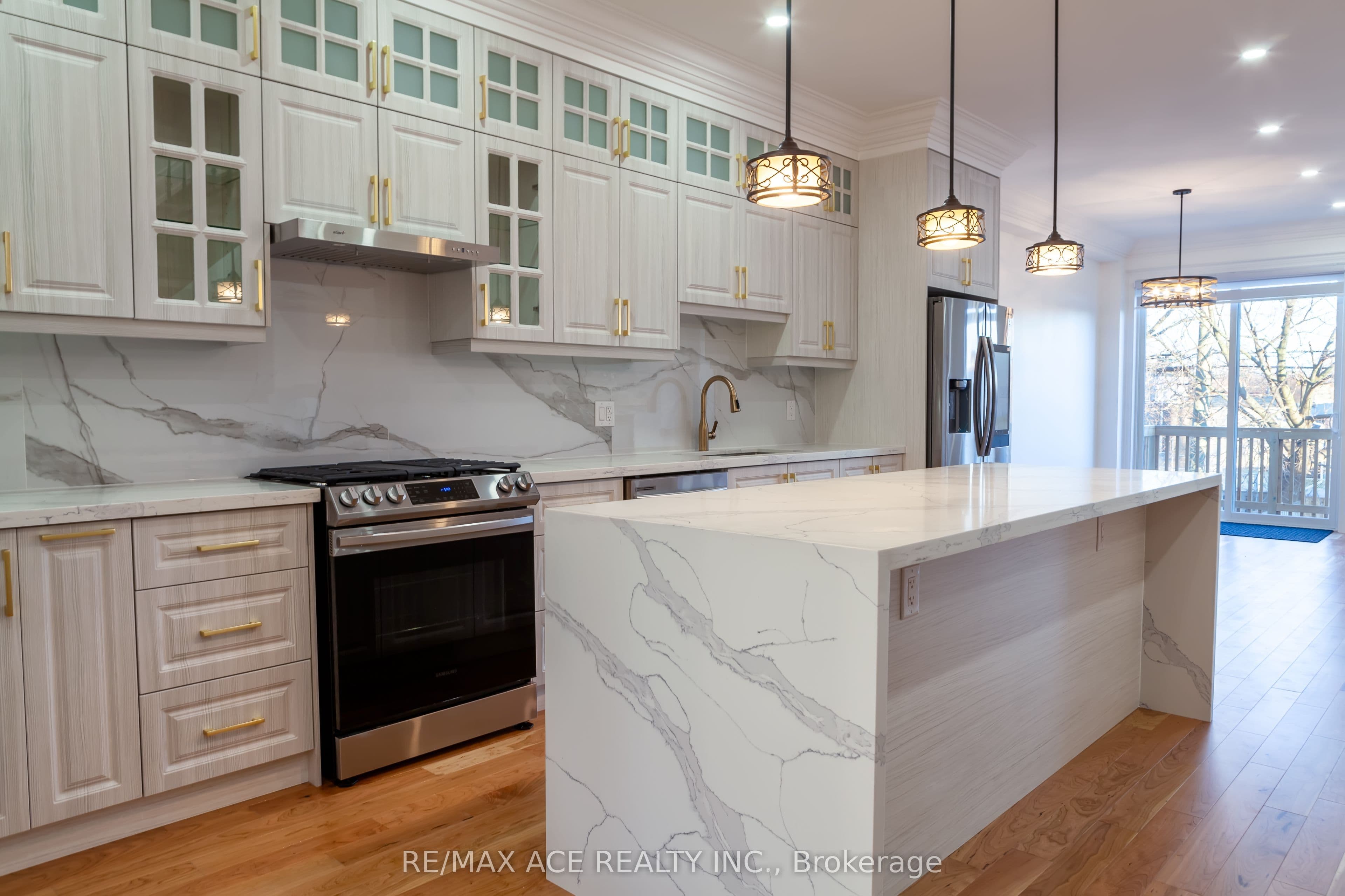 229B Mcintosh Street, Toronto, ON M1N 3Z2