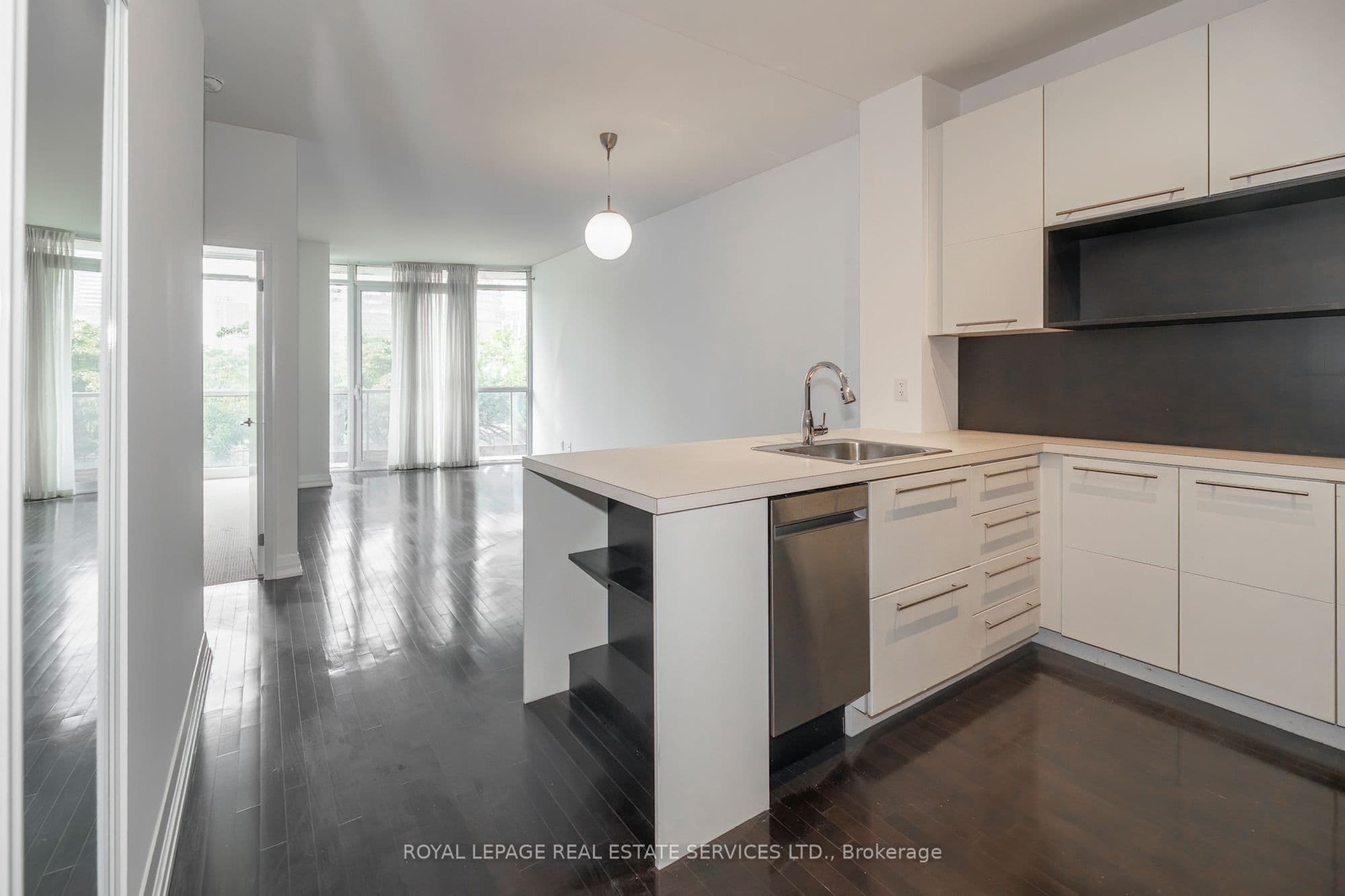25 Carlton Street 603, Toronto, ON M5B 1L4