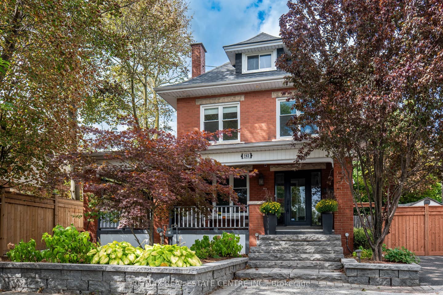 283 Plains Road W, Burlington, ON L7T 1G1