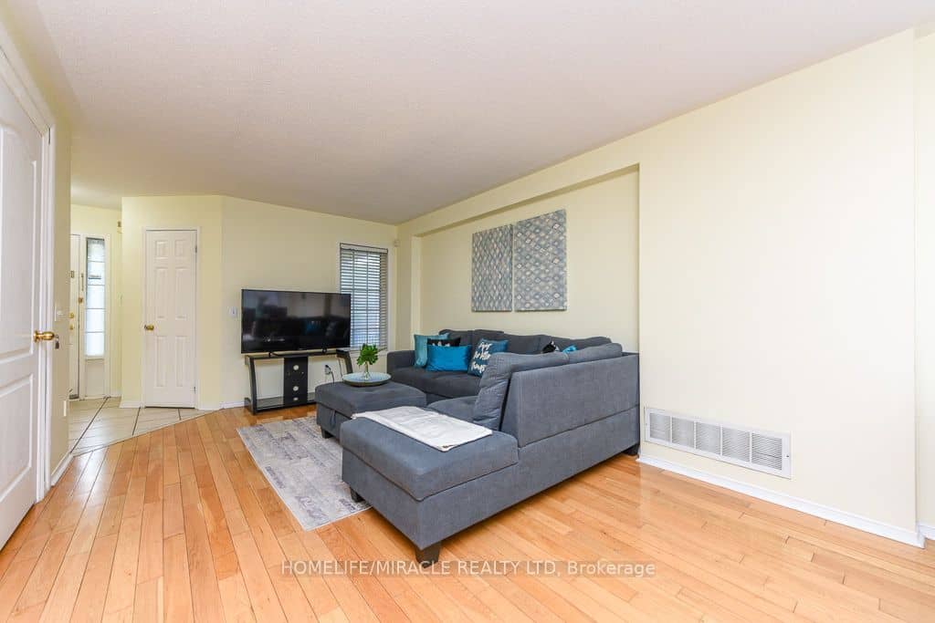 49 Seaside Circle, Brampton, ON L6R 2G7
