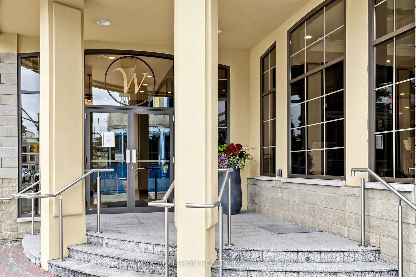 205 Lakeshore Road W 201, Oakville, ON L6K 0H8