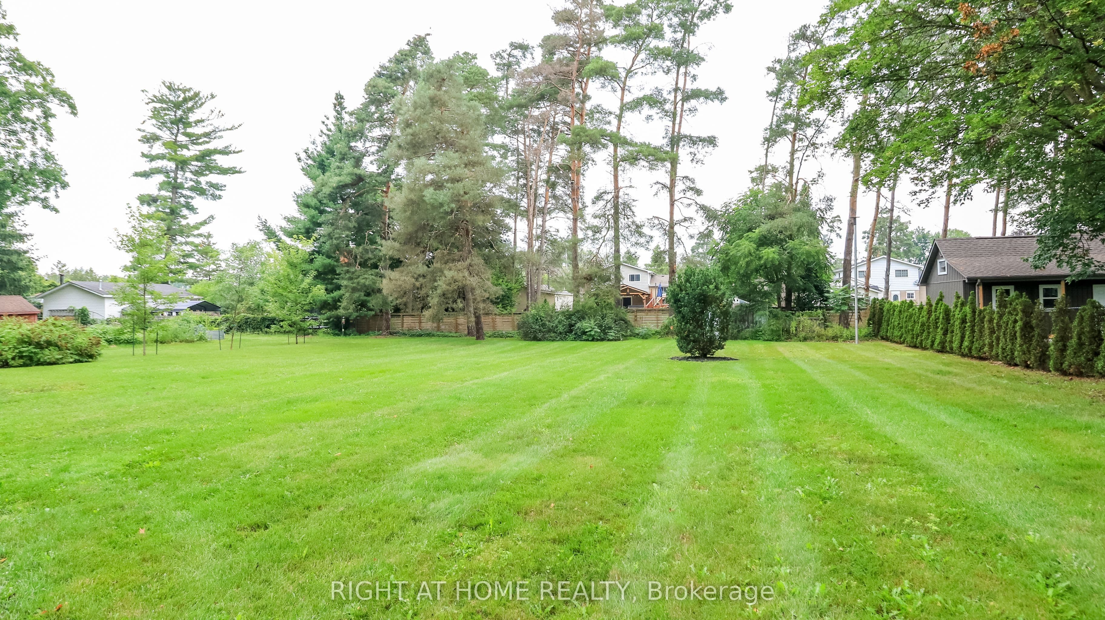 8 Sunset Street, East Gwillimbury, ON L9N 1H4
