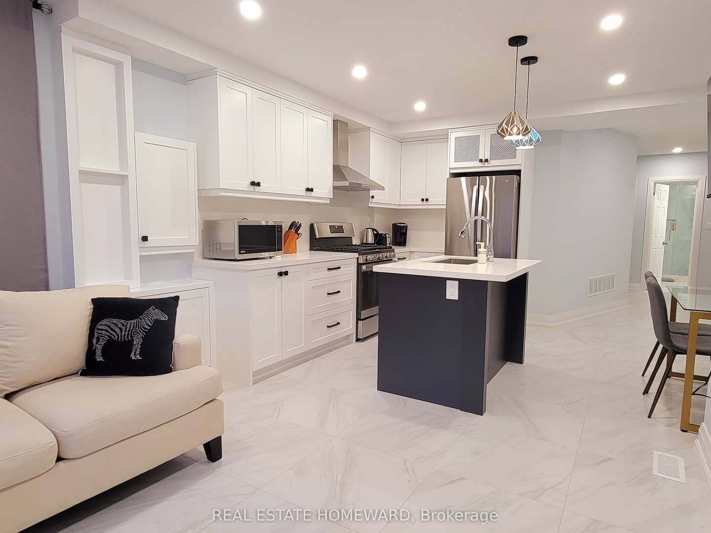 434 Victoria Park Avenue, Toronto, ON M4E 3T2