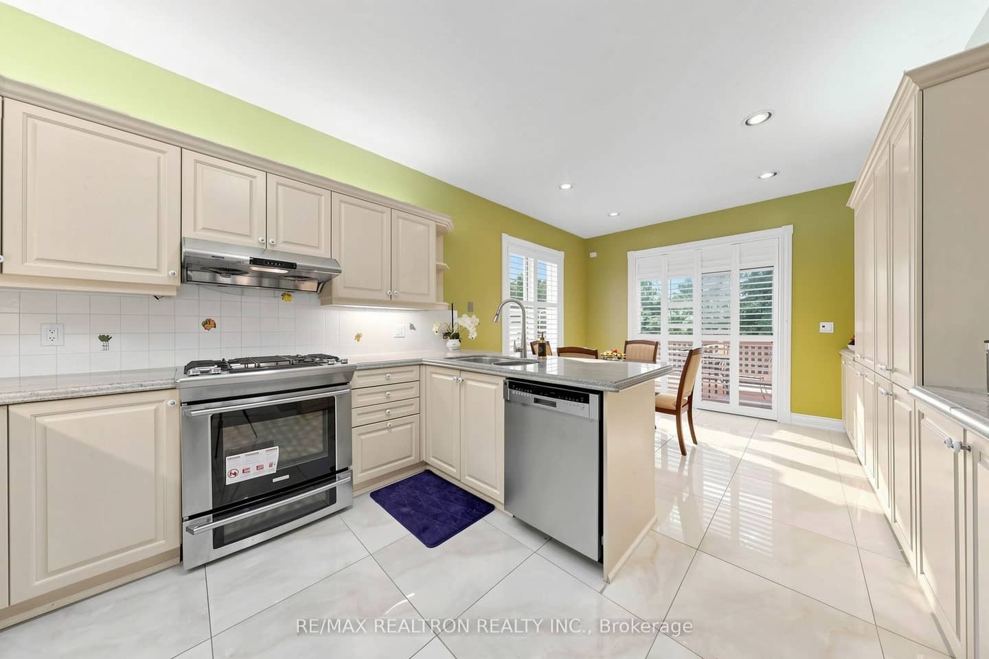 352 Deloraine Avenue, Toronto, ON M5M 2B6
