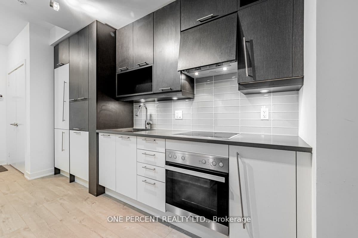 30 Nelson Street 426, Toronto, ON M5V 0H5