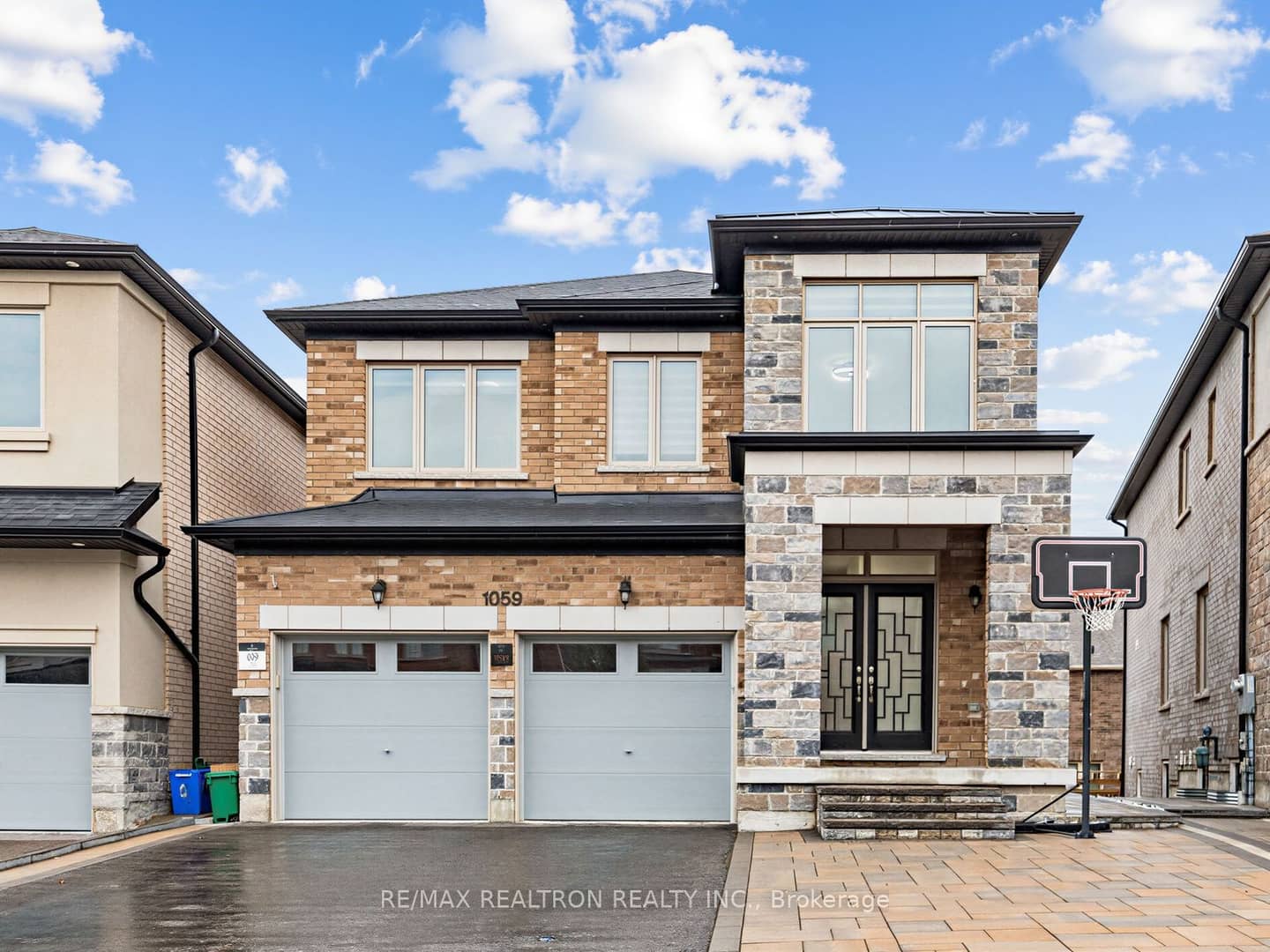 1059 Purus Path, Pickering, ON L1X 0H3
