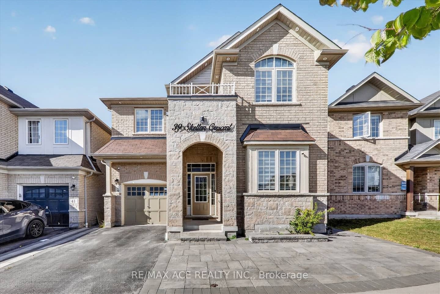 39 Skelton Crescent, Ajax, ON L1Z 1R4