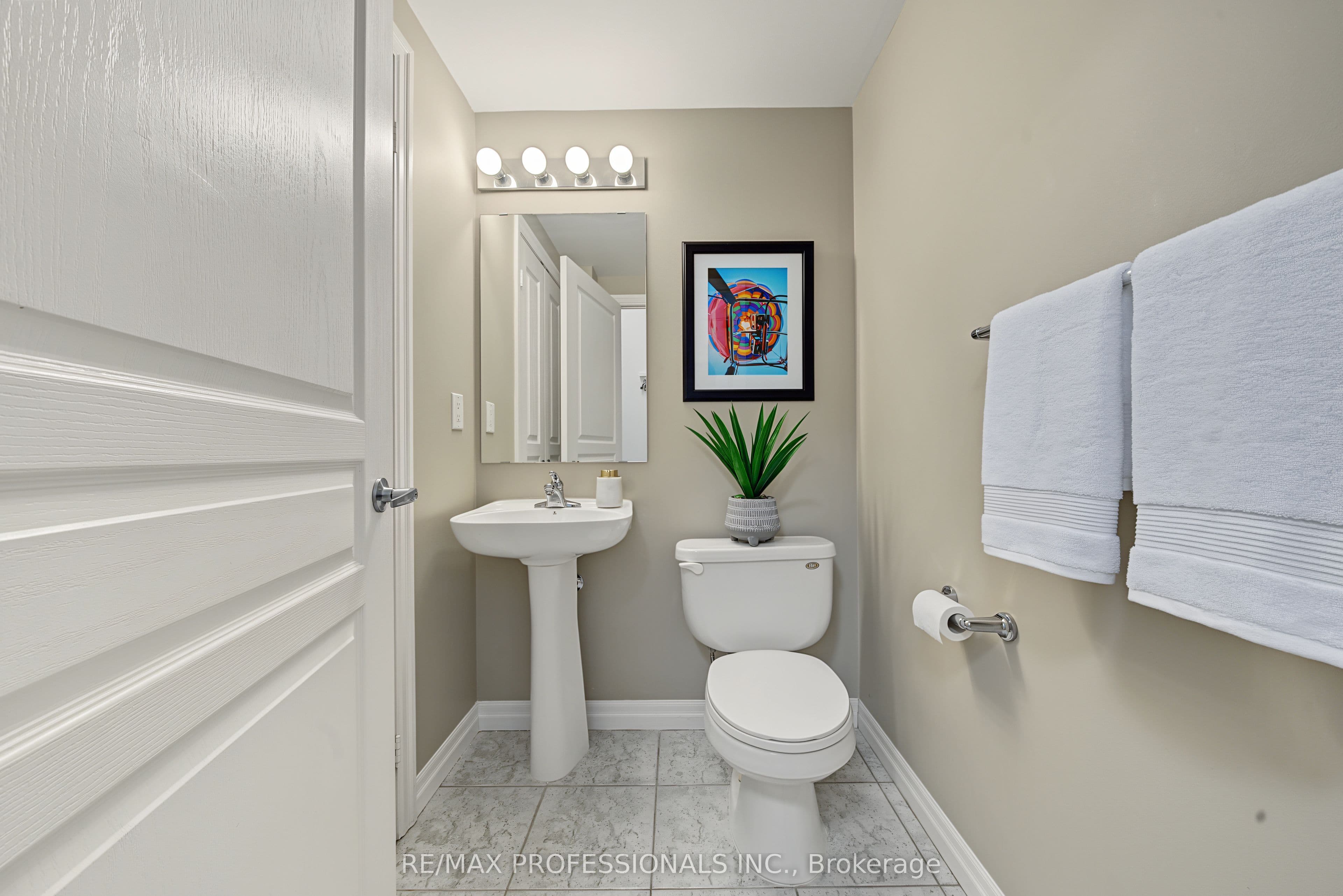 3939 Duke Of York Boulevard 801, Mississauga, ON L5B 4N2