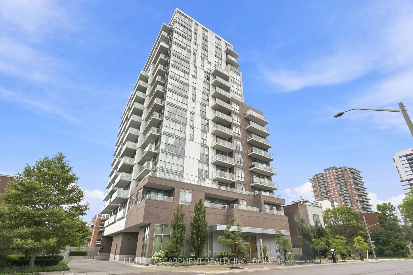 8 Ann Street 902, Mississauga, ON L5G 3E6