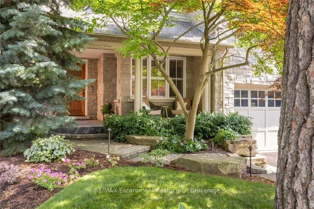29 Howard Avenue, Oakville, ON L6J 3Y3