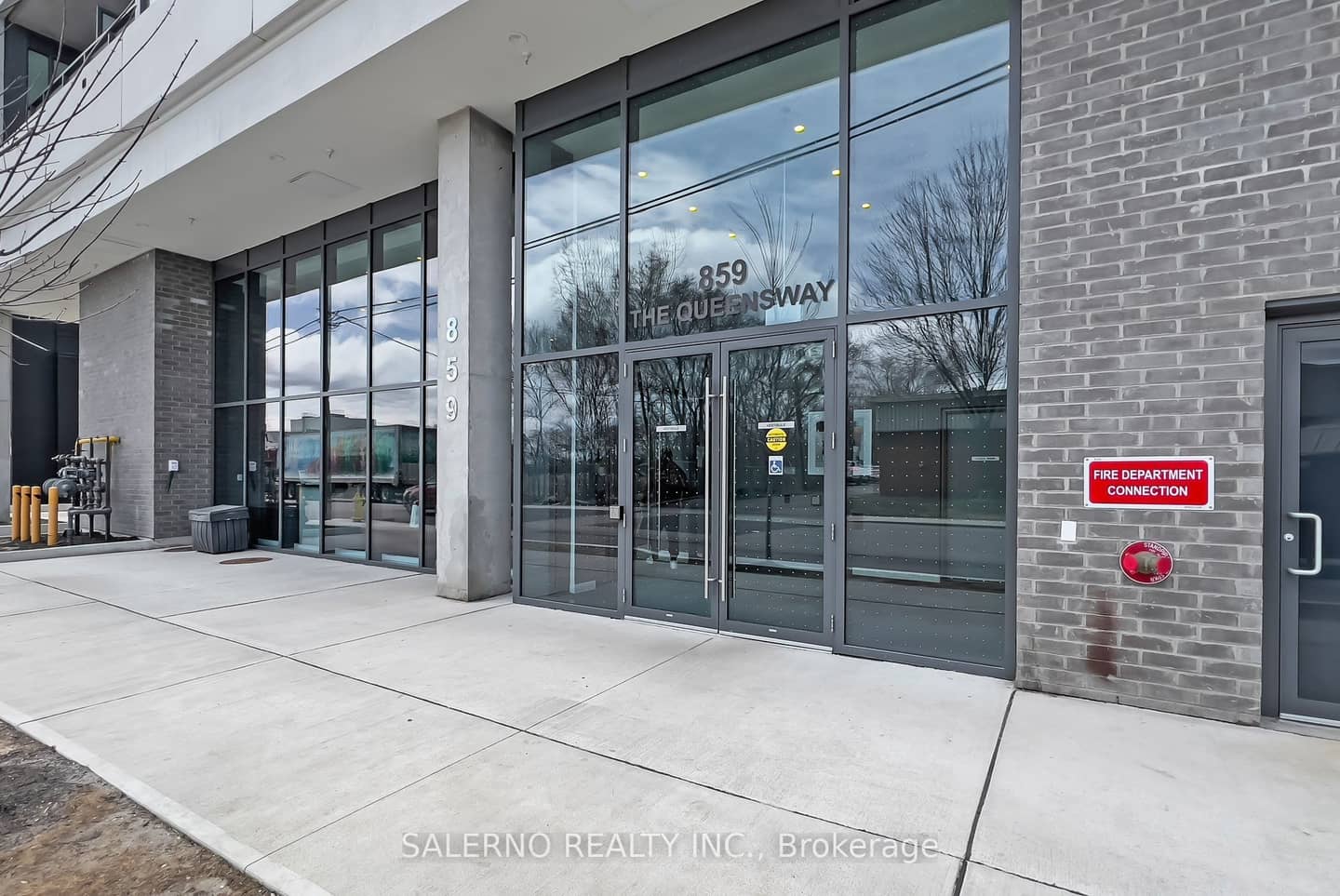 859 The Queensway 322, Toronto, ON M8Z 1N8