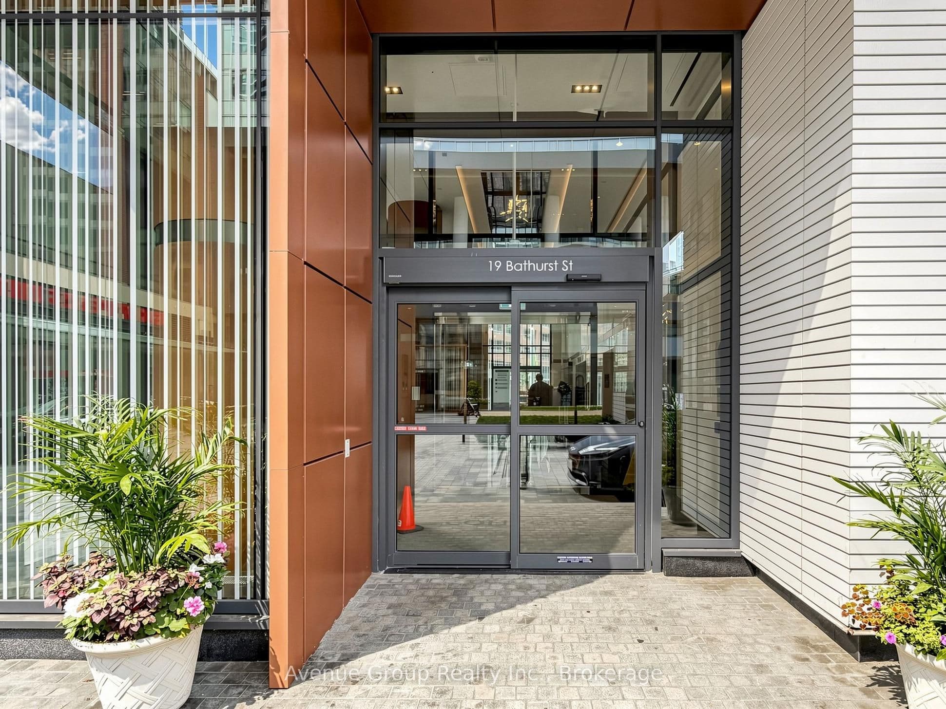 19 Bathurst Street 1105, Toronto, ON M5V 0N2
