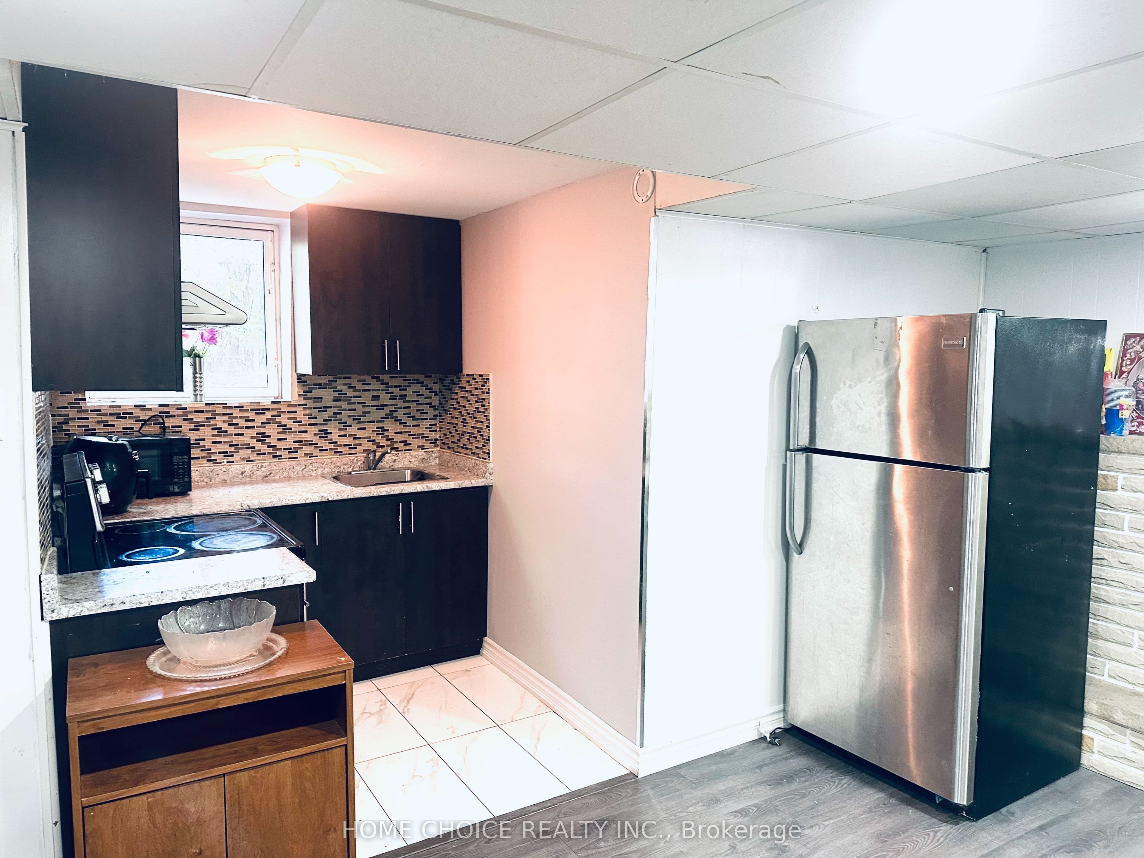 130 Earnscliffe Circle lower level, Brampton, ON L6T 2B5