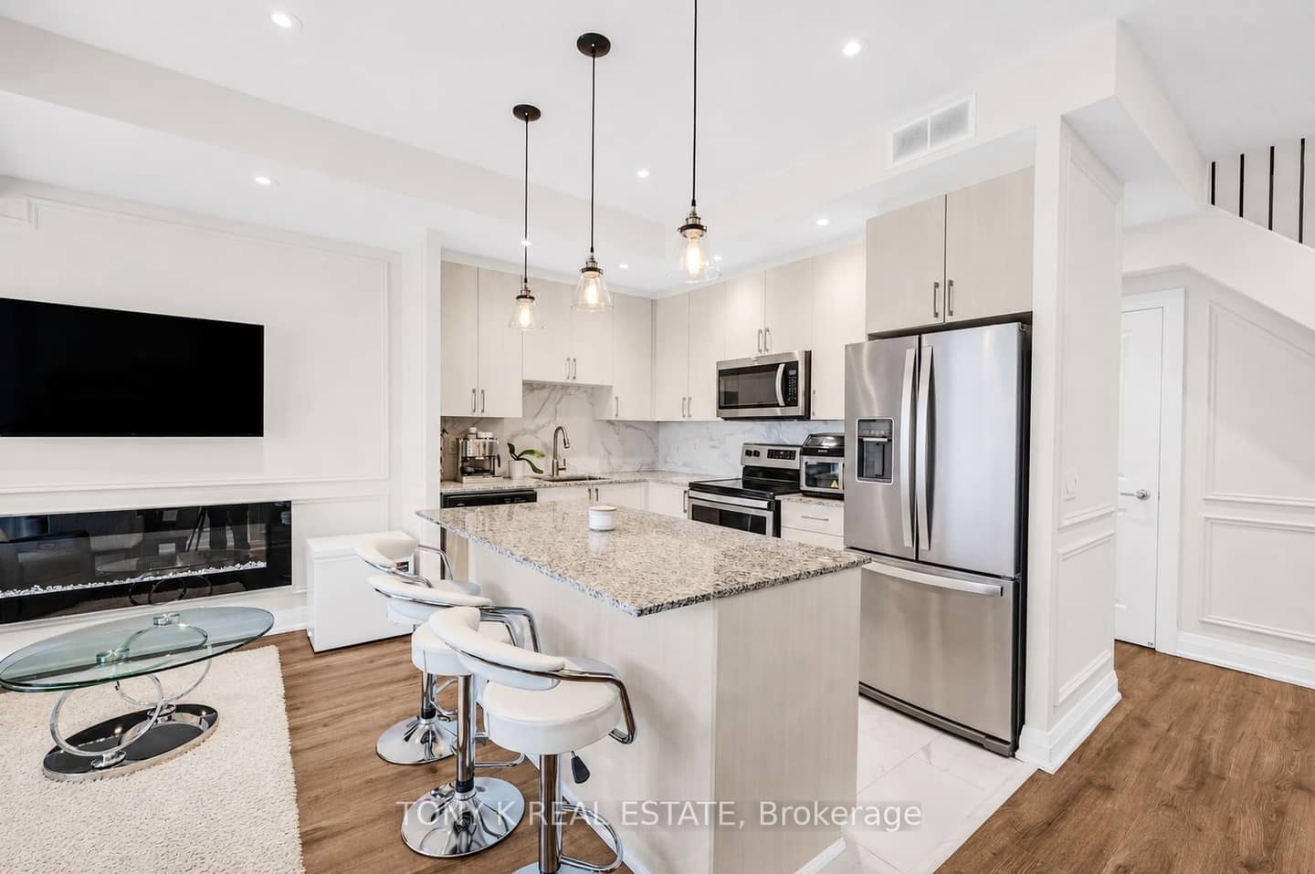 5309 Highway 7 A203, Vaughan, ON L4L 0J1