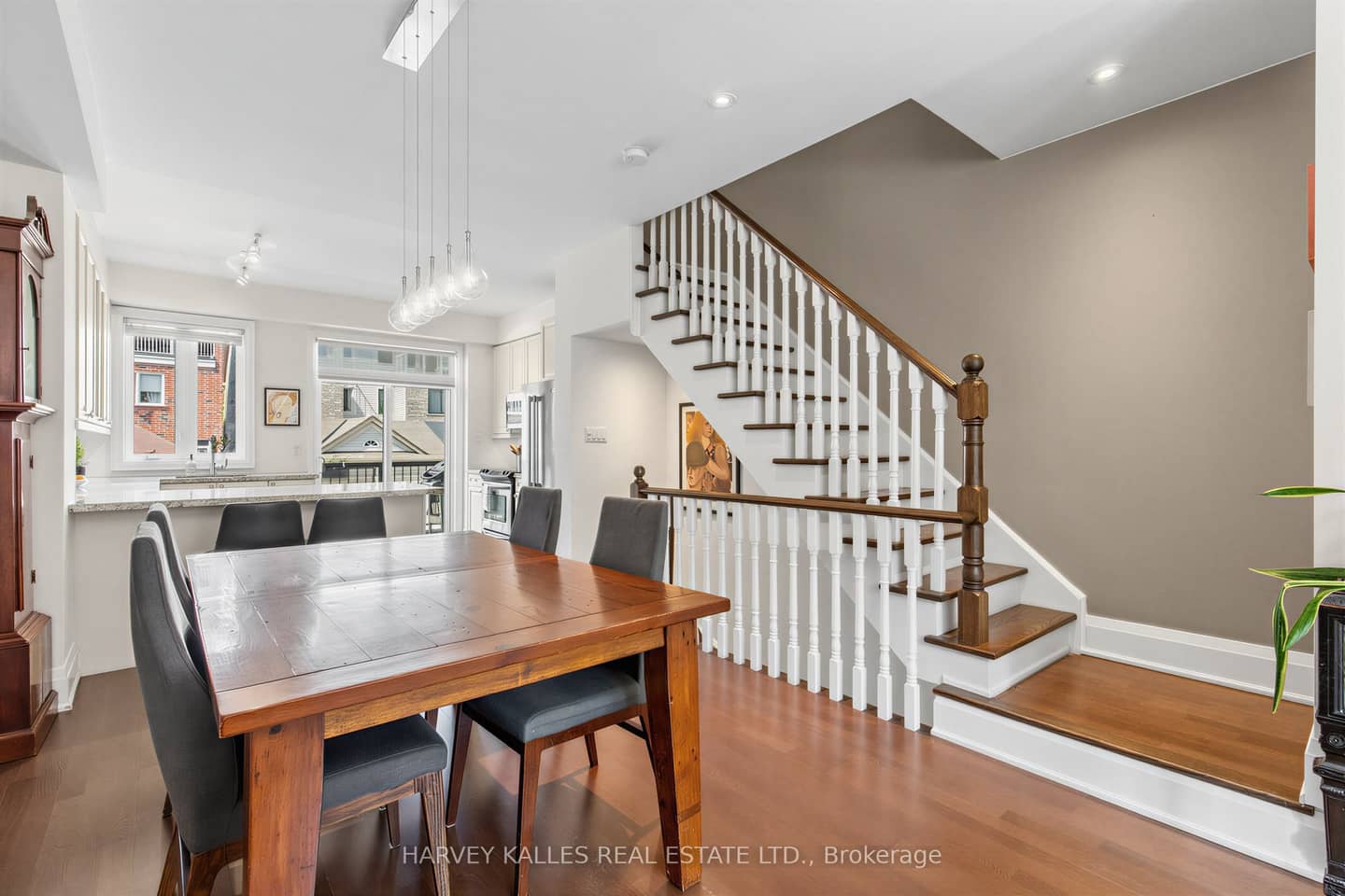 18 Sargent Lane, Toronto, ON M4E 3T9