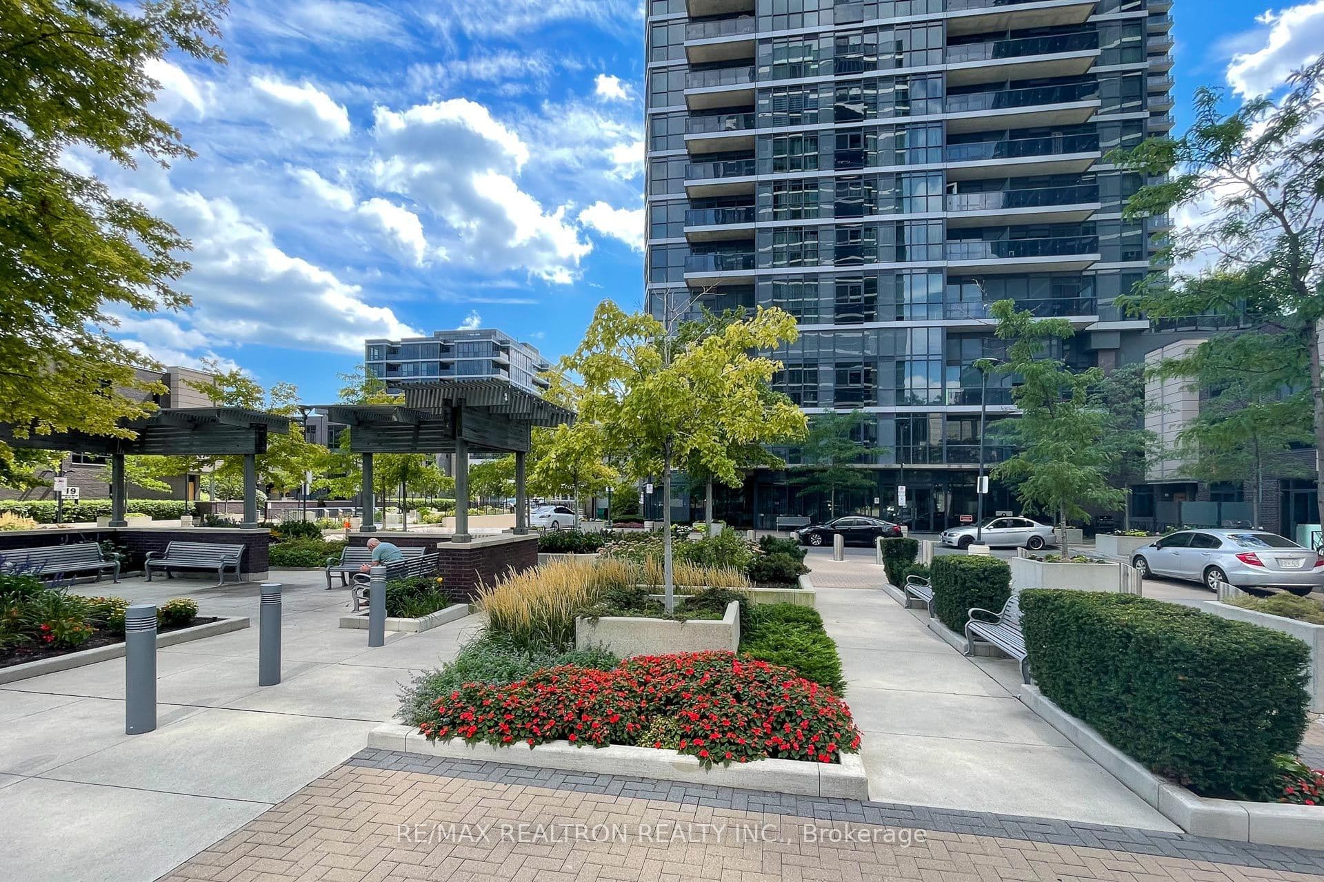 9 Valhalla Inn Road 1811, Toronto, ON M9B 0B2