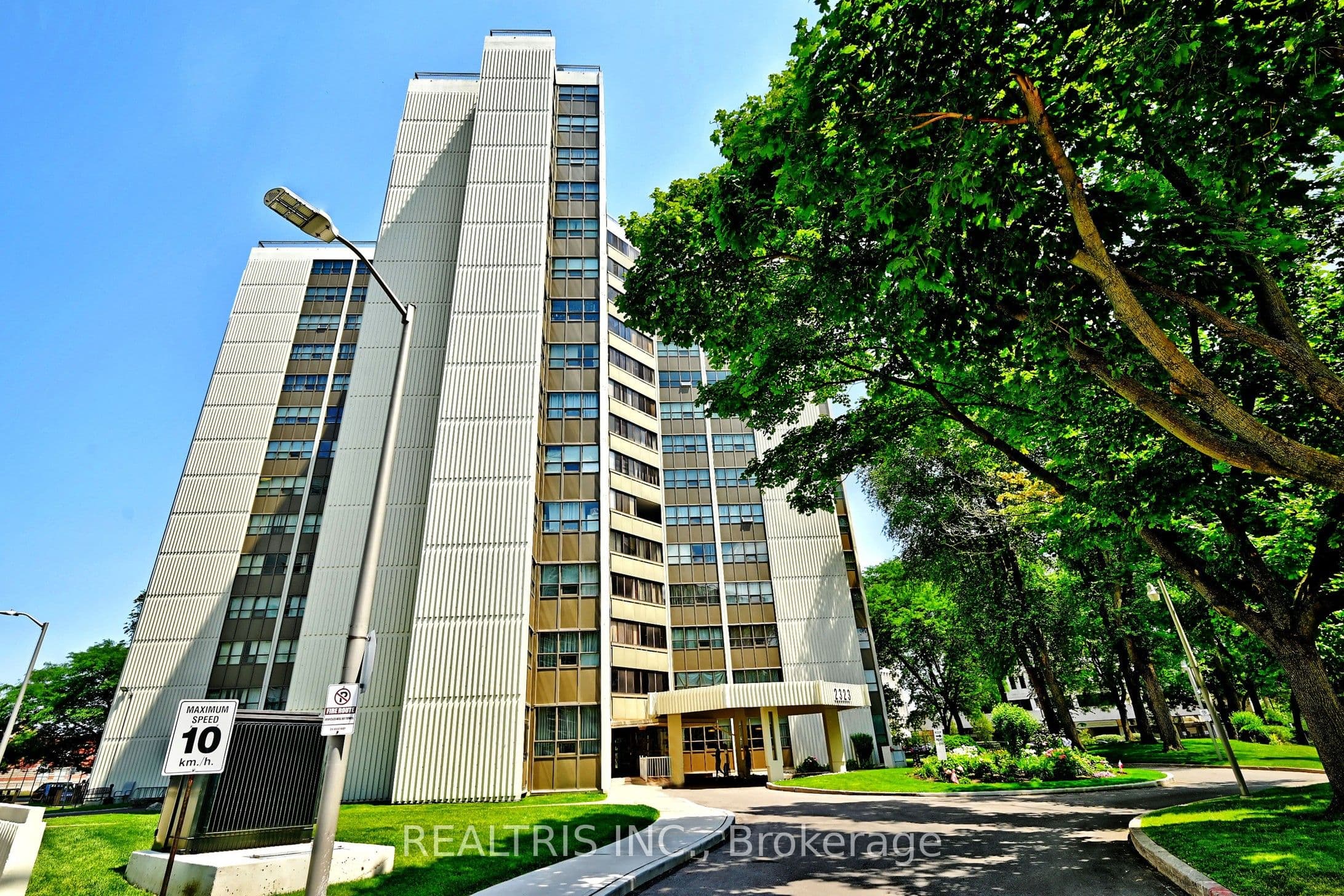 2323 Confederation Parkway 807, Mississauga, ON L5B 1R6