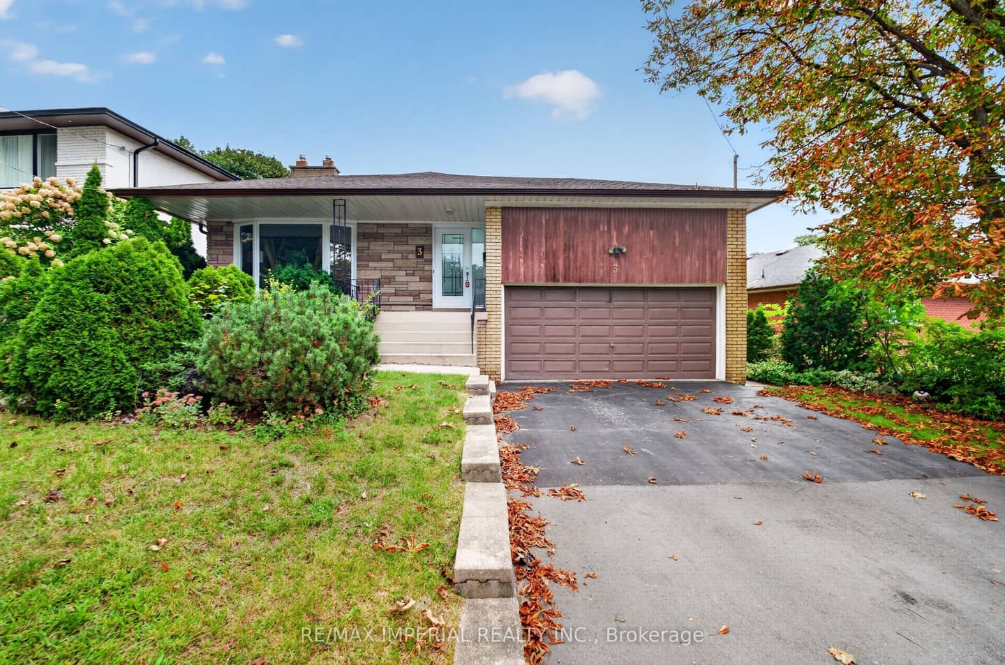 3 Minstrel Drive, Toronto, ON M8Y 3G3