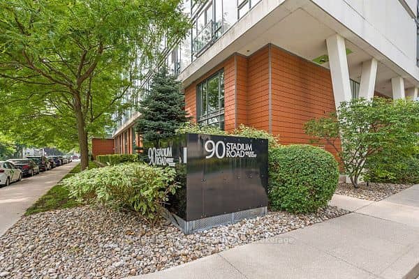 90 Stadium Road 911, Toronto, ON M5V 3W5