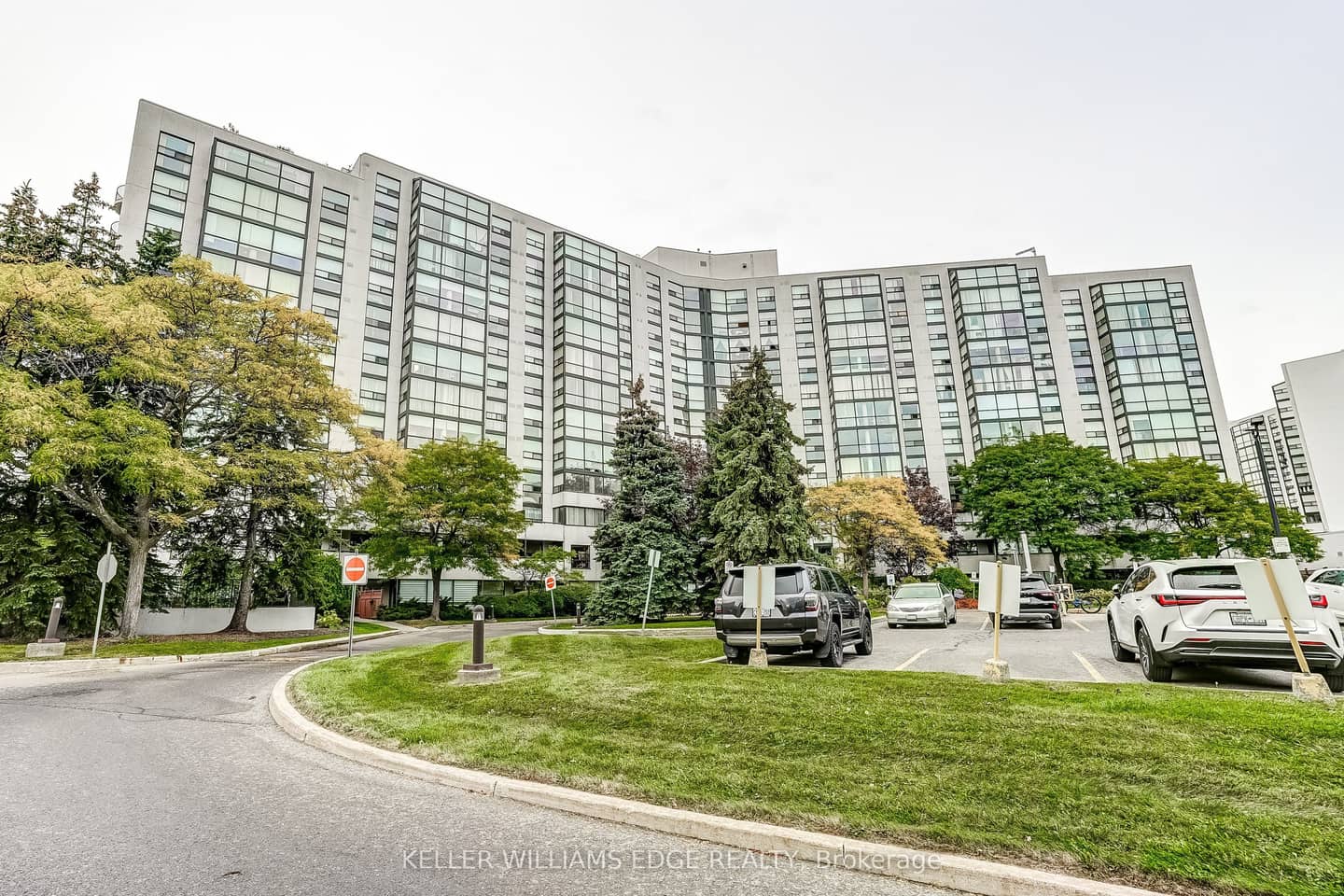 40 Harding Boulevard W 603, Richmond Hill, ON L4C 9S5