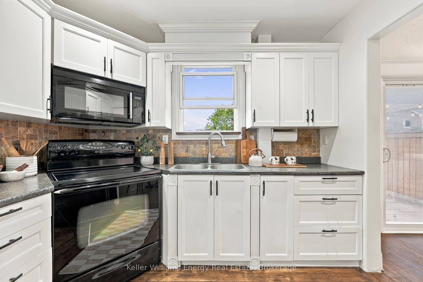 286 Gliddon Avenue, Oshawa, ON L1H 1Z3