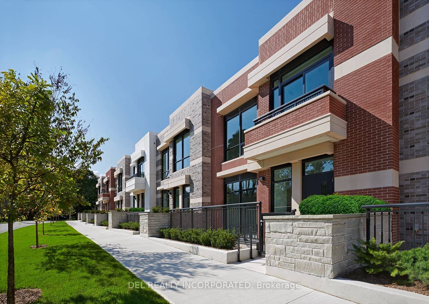 259 The Kingsway 14, Toronto, ON M9A 0G2