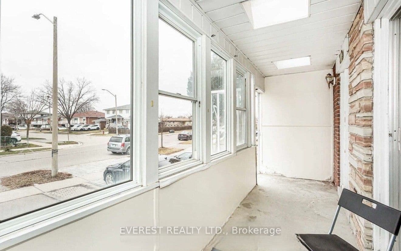 7549 Catalpa Road, Mississauga, ON L4T 2T2