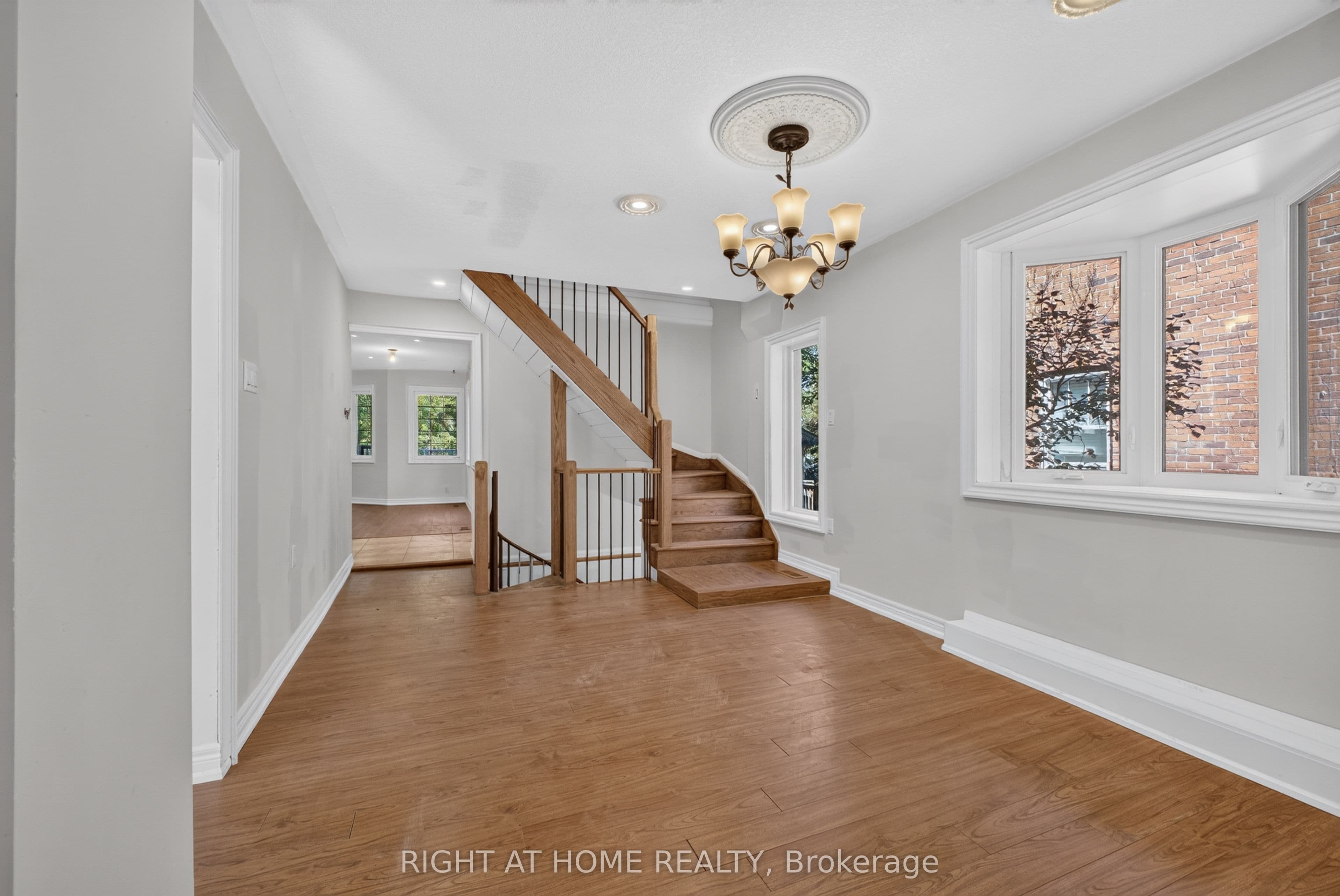 20 Holgate Street, Barrie, ON L4N 2T5