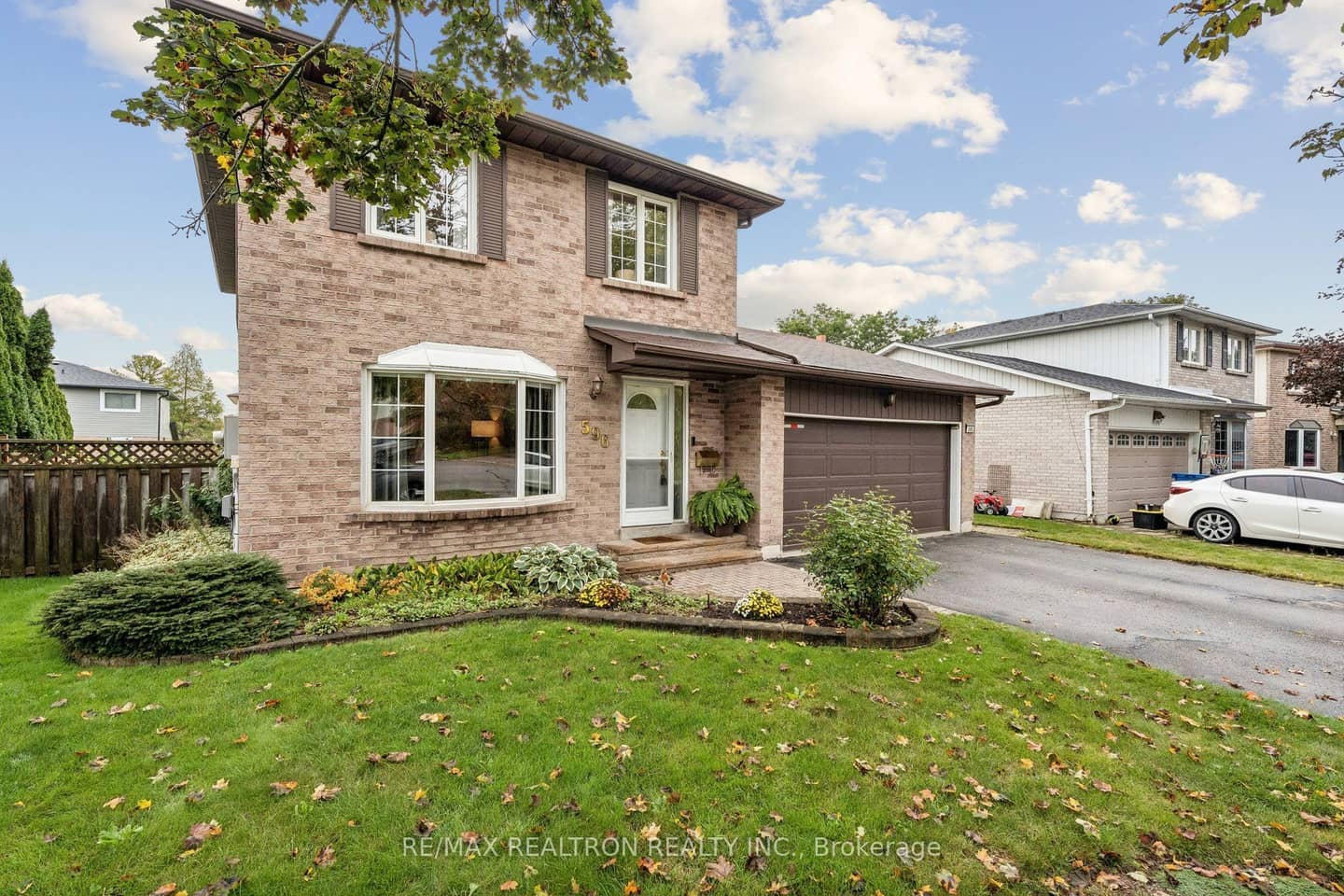 596 Brooks Howard Court, Newmarket, ON L3Y 6V1