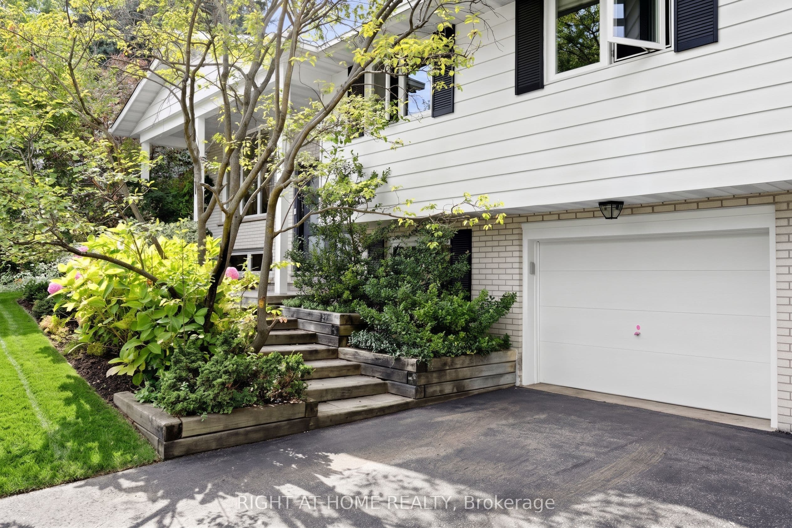 159 Meaford Drive, Waterloo, ON N2J 3V2
