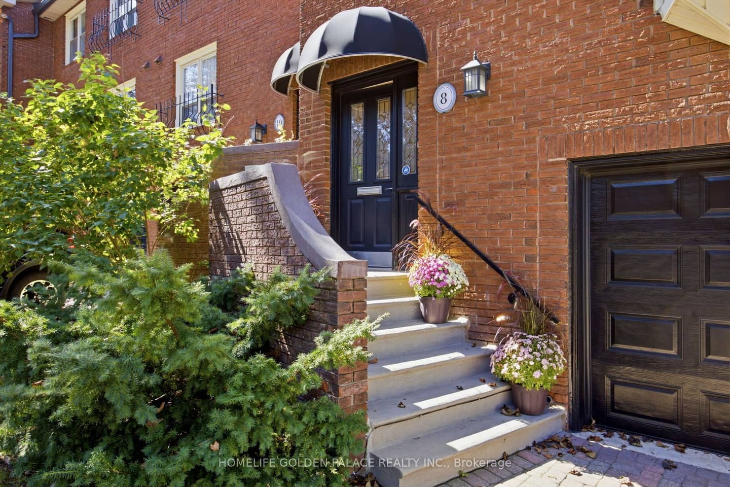 8 Red Maple Court, Toronto, ON M2K 2T3