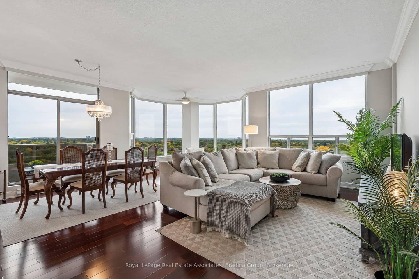 1905 Pilgrims Way Ph2, Oakville, ON L6M 2X2