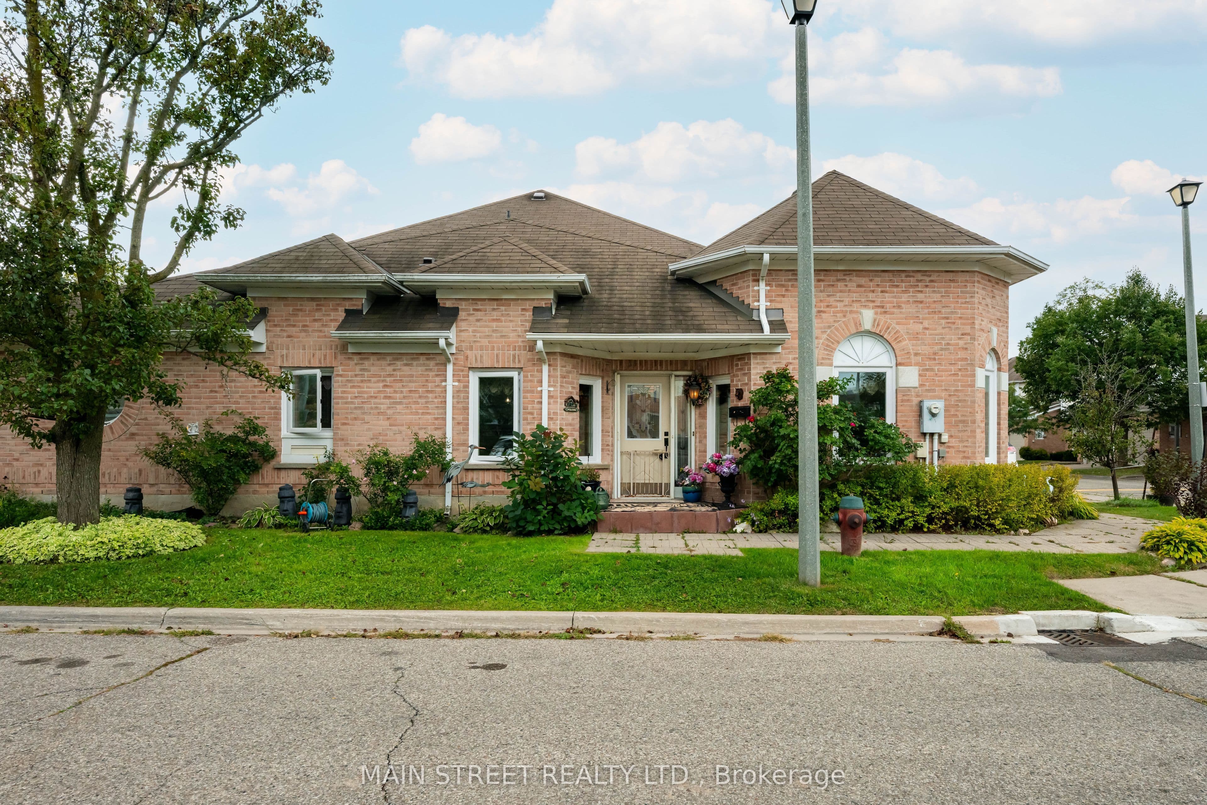 19 Wickstead Court 72, Brampton, ON L6R 1N8